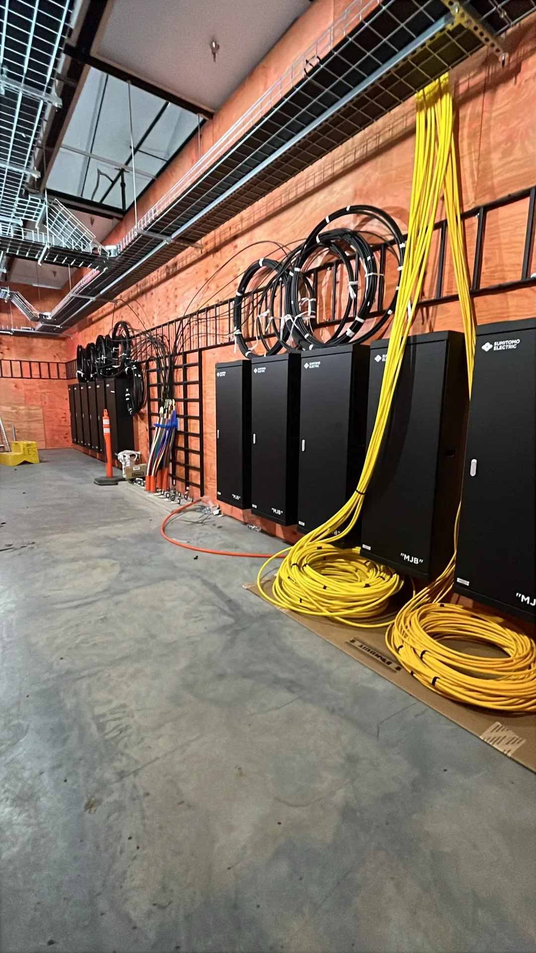 ANTELECOM data center deployment